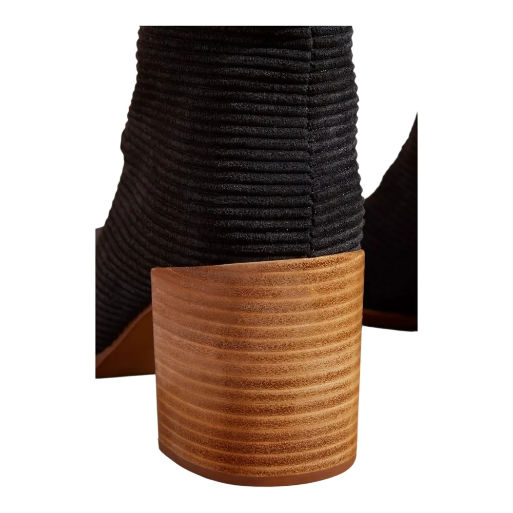 Anthropologie Elegant Black Ankle Boots with Wooden Heel - Picture 4 of 7